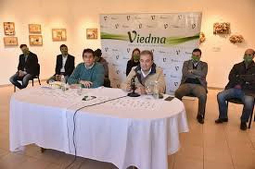 Conferencia de prensa en Viedma (web).