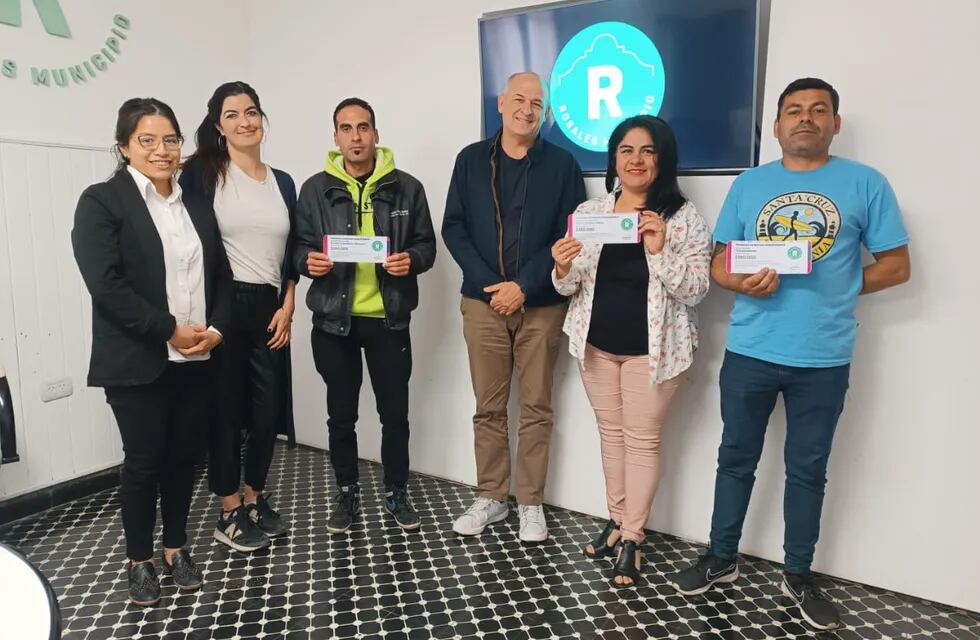 El Municipio entregó ayudas económicas a emprendedores rosaleños.