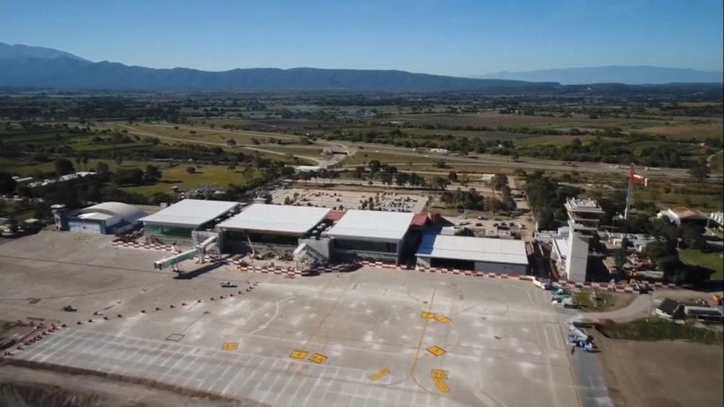 Vista aérea que permite apreciar la ampliación del aeropuerto internacional “Horacio Guzmán”.