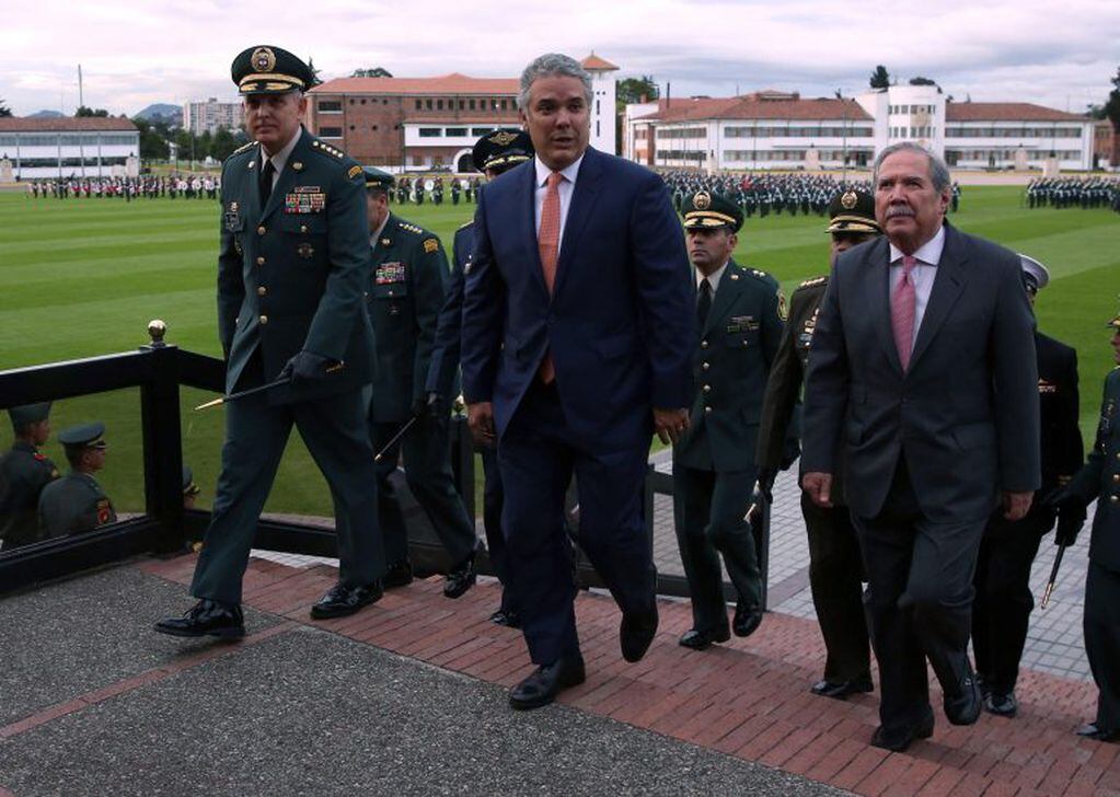 El presidente de Colombia, Iván Duque, junto al ministro de Defensa, Guillermo Botero, en la Escuela Militar José María Córdova
