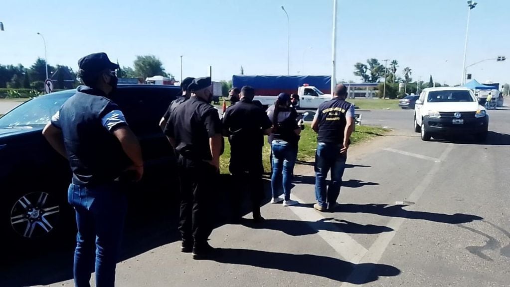 La Policía de Santa Fe desalojó a transportistas autoconvocados que habían organizado un corte de tránsito pesado sobre el cruce de la Ruta Nacional A012 y la Ruta Provincial 18. (@minsegsf)