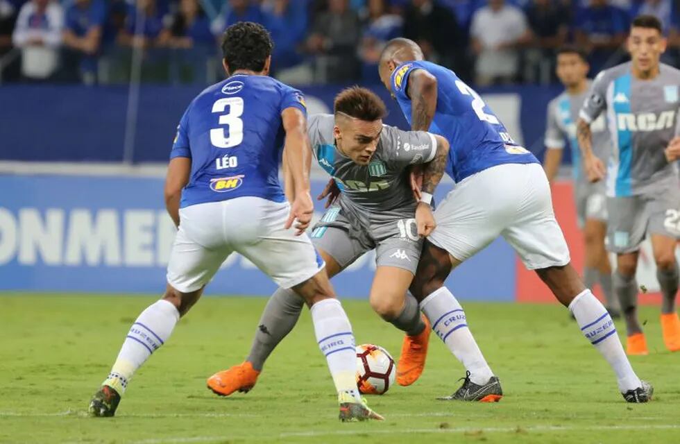 Racing perdió 2-1 ante Cruzeiro y quedó segundo en su grupo. (Foto: EFE/Paulo Fonseca)
