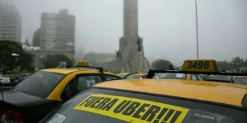 Protesta de taxistas de Rosario contra Uber