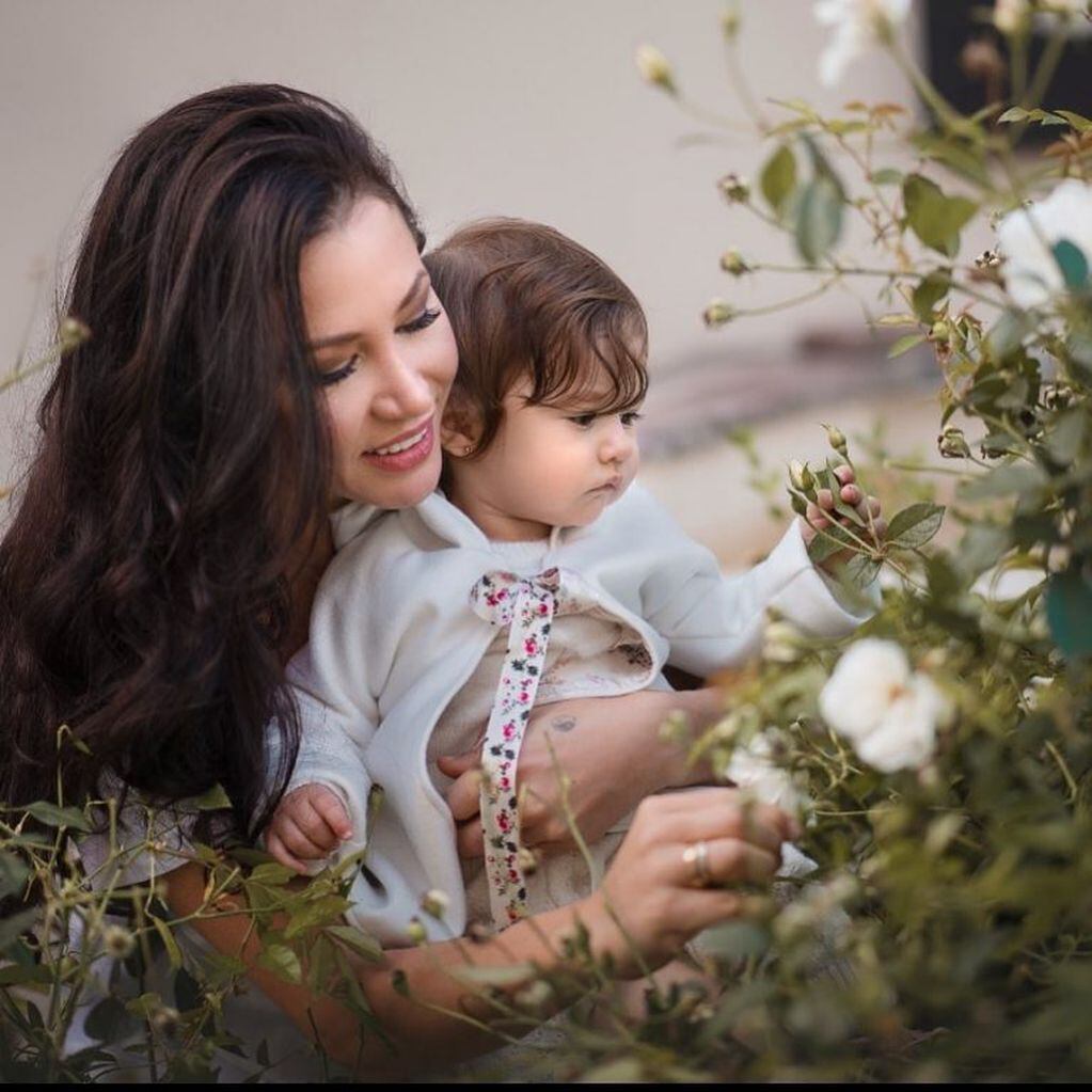 Adabel Guerrero junto a su hija Lola, fruto de su relación con Martín Lamela (Foto: Instagram)