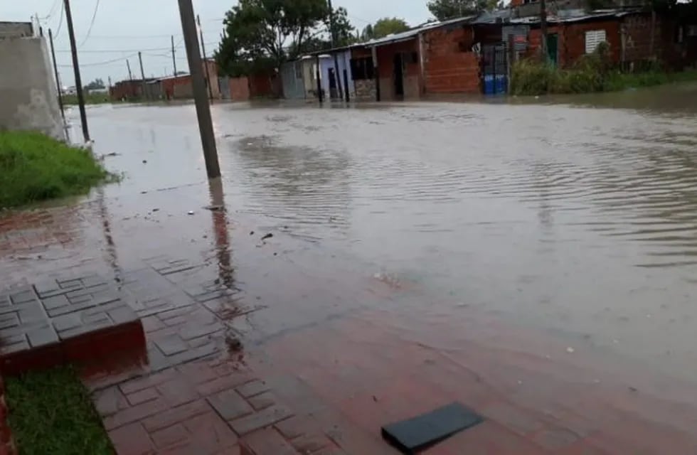 Temporal de lluvia y viento dejaron varios barrios bajo agua