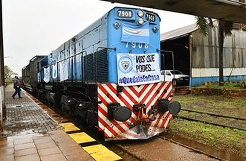 Arribo del tren de cargas del ex Ferrocarril Urquiza a Garupá, en Misiones.