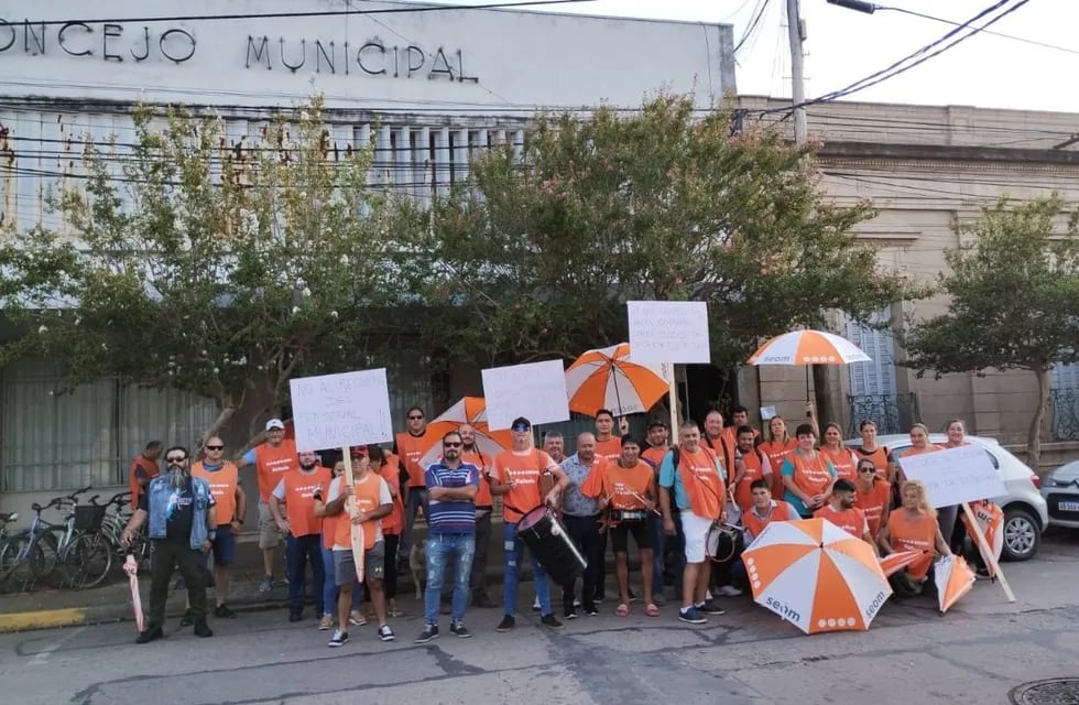 Manifestación del SEOM en el Concejo Municipal de Esperanza