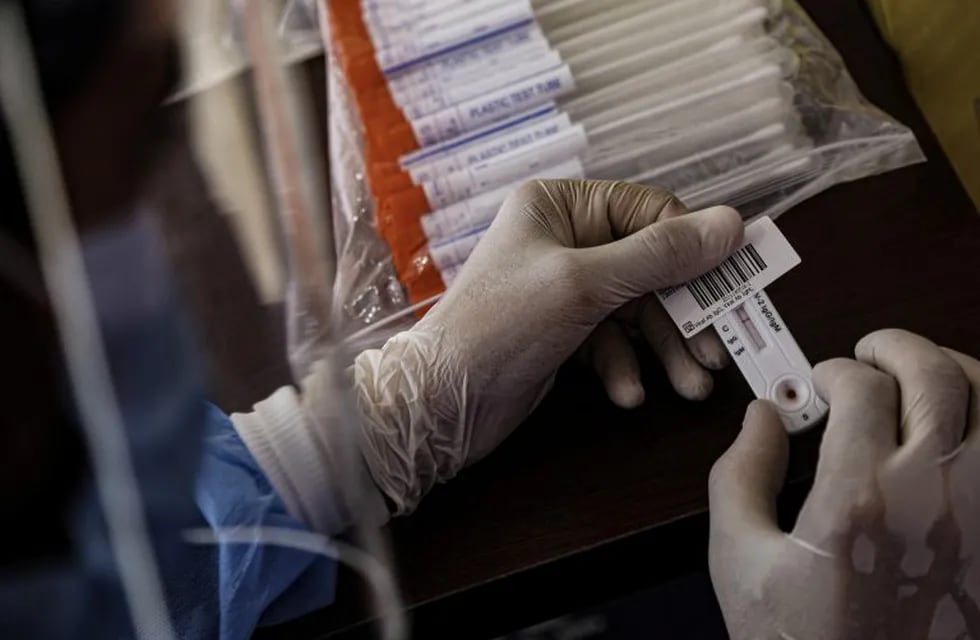 16 June 2020, Egypt, Cairo: A health worker holds swab samples collected from people at a drive-through coronavirus (COVID-19) testing unit inside the parking lot of Ain Shams University Specialized Hospital. Egypt has set up its first drive-through coronavirus testing centre in an effort to make it easier for people to get tested amid the spread of the coronavirus pandemic. Photo: Adel Eissa/dpa
