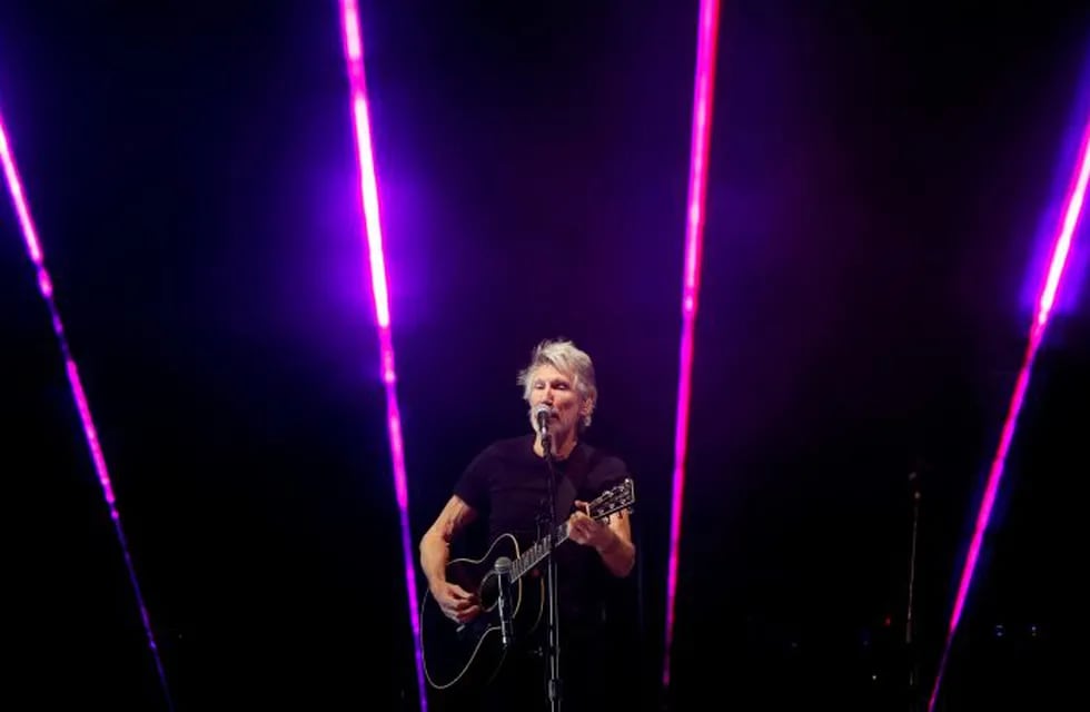 Roger Waters performs at Desert Trip music festival at Empire Polo Club in Indio, California U.S., October 9, 2016. Picture taken October 9, 2016. REUTERS/Mario Anzuoni eeuu california indio roger waters festival de musica Desert Trip musica festivales