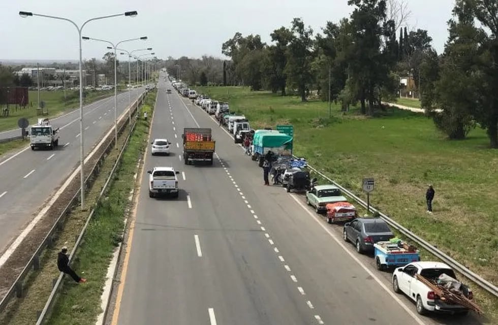 Ruta 12 ingreso autódromo Paraná\nCrédito: UNO