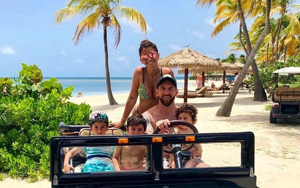 Lionel Messi de vacaciones con Antonela Roccuzzo y sus hijos Thiago, Mateo y Ciro. (@leomessi)