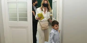 Amalia Granata acudió a votar junto a su hijo