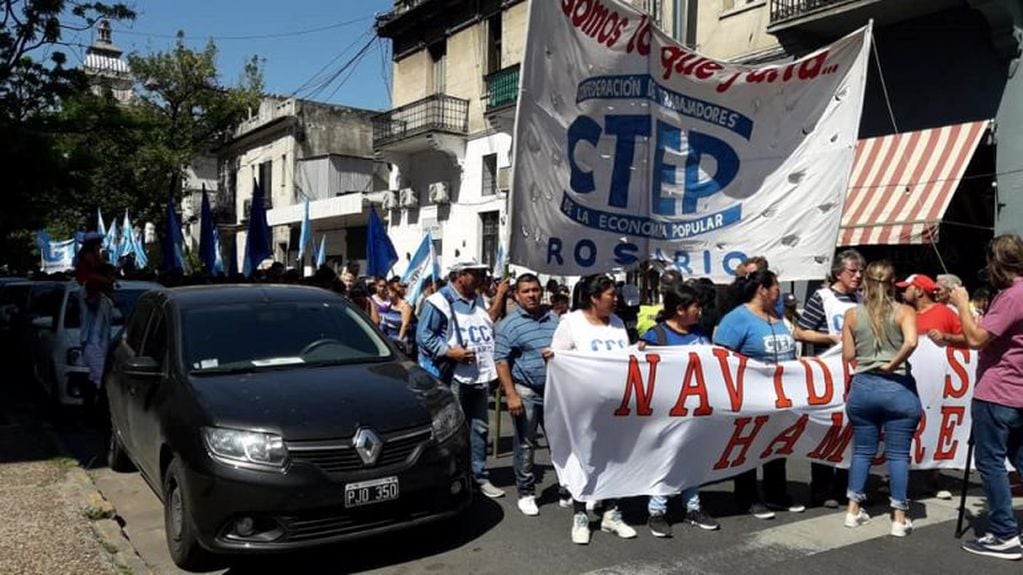 Organizaciones sociales marchan en Rosario por una "Navidad sin hambre". (CCC)