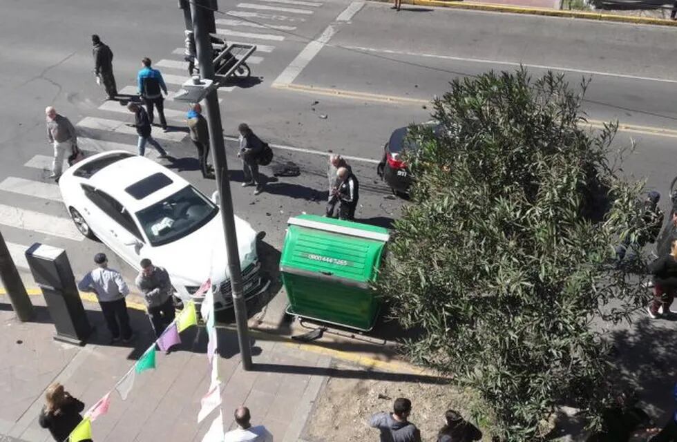 El siniestro ocurrió al mediodía en el cruce con Gaboto. (@gaby_nicchi)