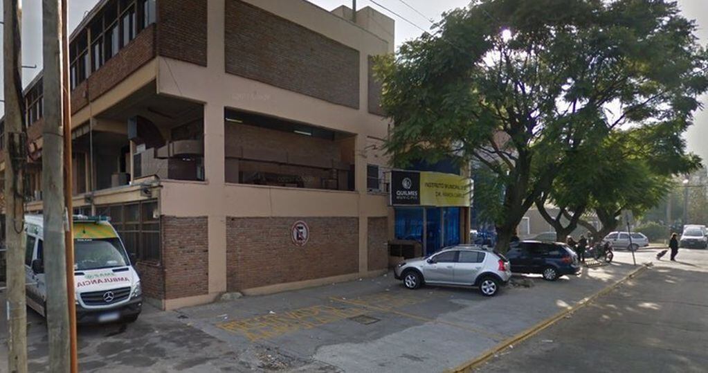 El dispensario de Quilmes donde fue abandonado el cuerpo del delincuente.