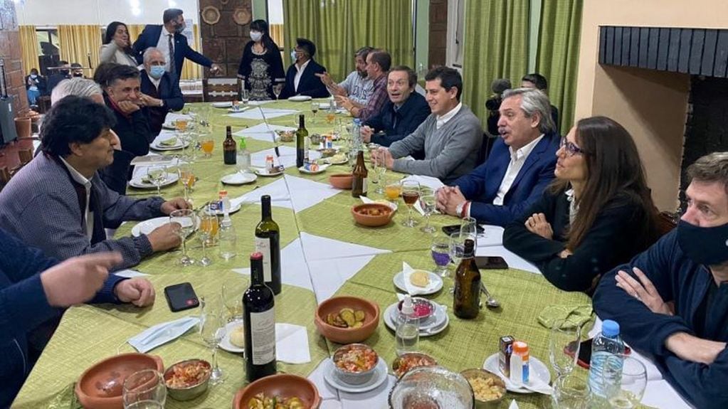 En La Quiaca, Jujuy, el presidente Alberto Fernández y el expresidente de Bolivia Evo Morales encabezaron una cena con sus respectivas comitivas.