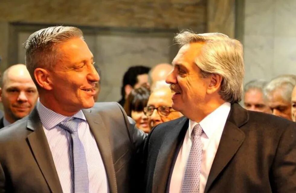 Imagen archivo. El gobernador Mariano Arcioni junto al precandidato a Presidente Alberto Fernández. Foto: Clarín.