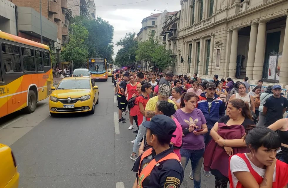 El Frente Popular Darío Santillán marcha en Córdoba.