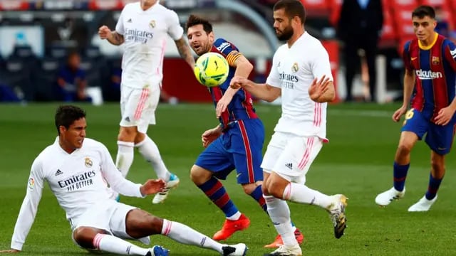 Messi volverá a enfrentar a Real Madrid y llega como el goleador de la Liga. (AP/Archivo)