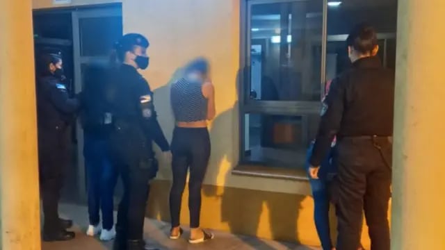 Tres mujeres detenidas en Posadas por atacar a un hombre afuera de un bar