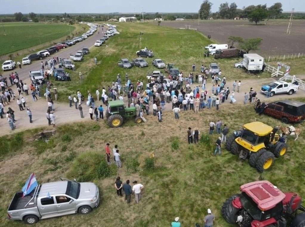 Productores agropecuarios se manifiestan en contra de la toma de tierras (Foto: Twitter)