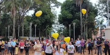 Puerto Iguazú: colocaron un lazo dorado en la Plaza San Martín en honor a la lucha contra el cáncer infantojuvenil