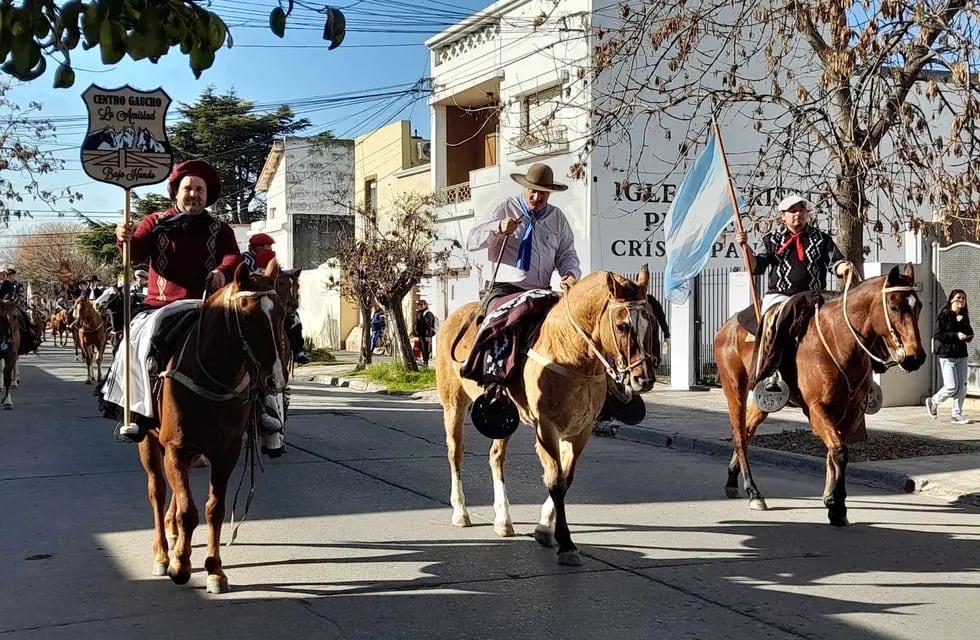 El tradicional desfile cívico militar volvió a Punta Alta y fue muy emotivo