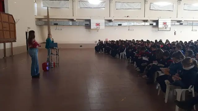 Charla de Gestión Ambiental en el Colegio Holandés