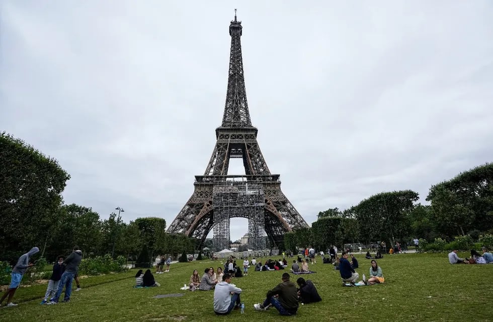 No habrá pantalla gigante ni en los alrededores de la Torre Eiffel, ni en otras ciudades francesas. Foto: AP.