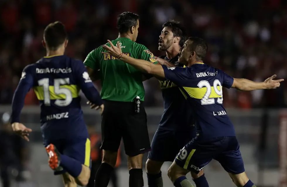 Castigaron al árbitro Penel tras la polémica en Independiente-Boca. (Foto: AFP PHOTO / Alejandro PAGNI)