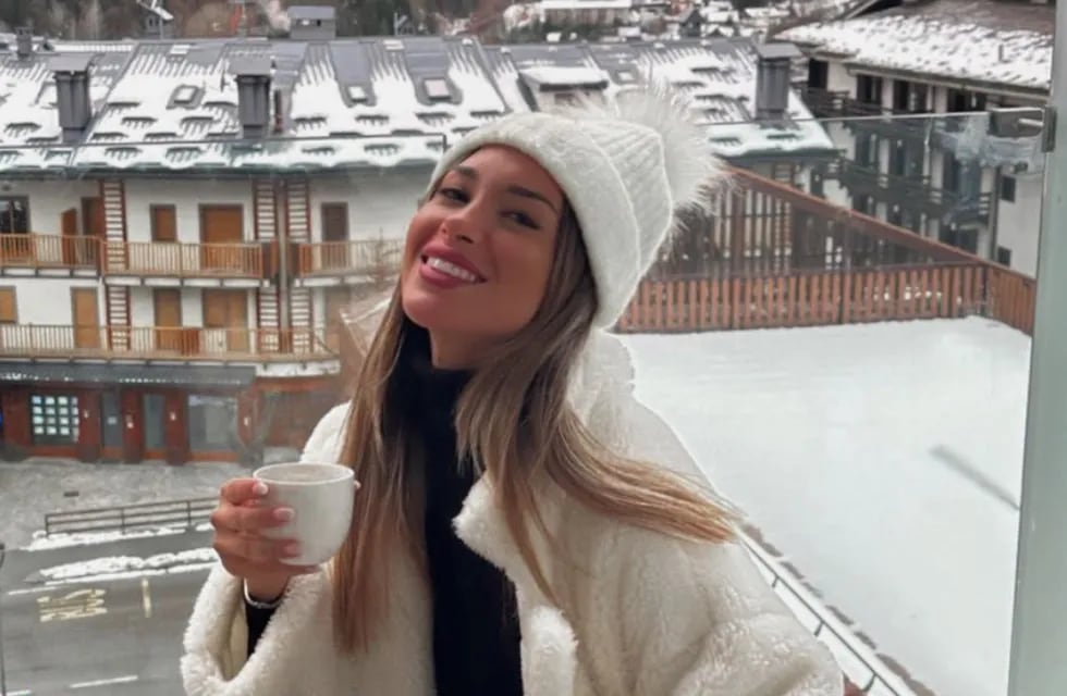 Agustina Gandolfo disfruta de la nieve en una pequeña localidad italiana.