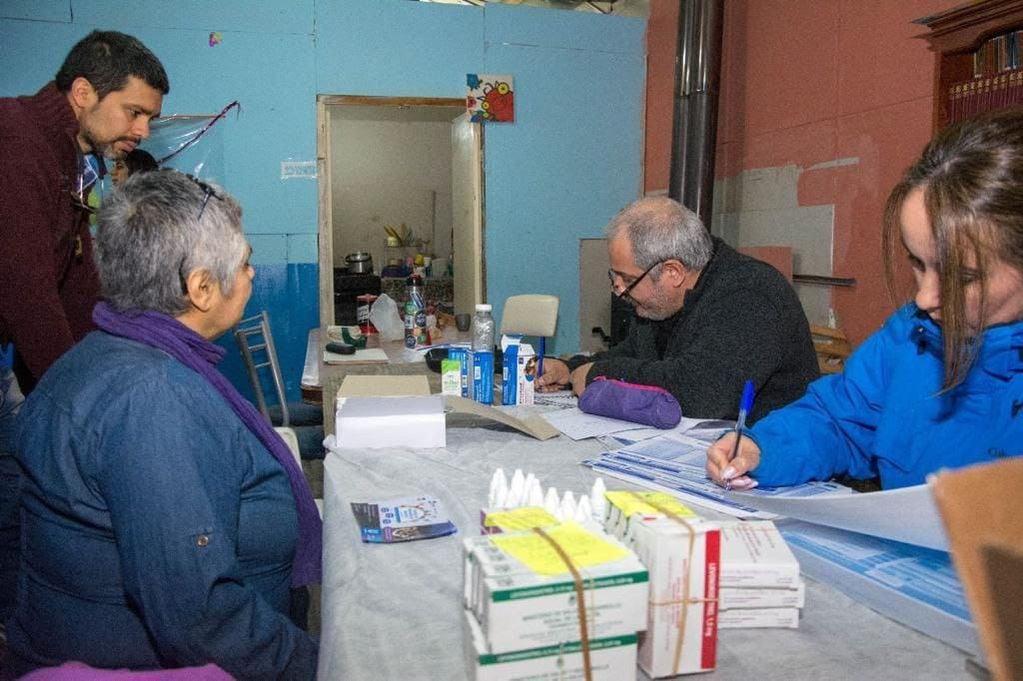El equipo de la Subsecretaría de Políticas Sanitarias inició la Campaña de Vacunación Nacional en Ushuaia, y a tal fin, estarán recorriendo diferentes puntos de la ciudad.