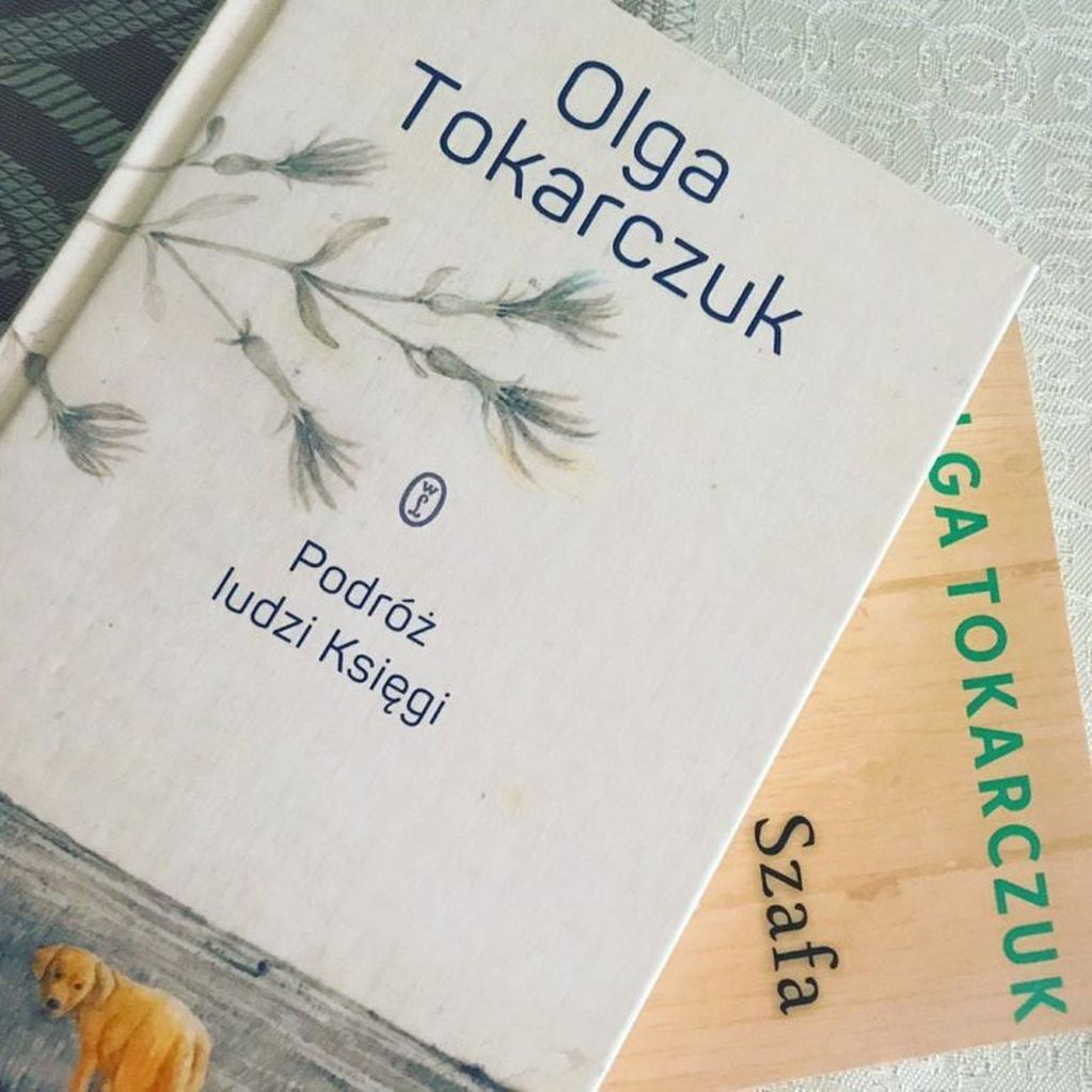 Uno de los libros de Olga Tokarczuk, la ganadora del Premio Nobel de Literatura 2019