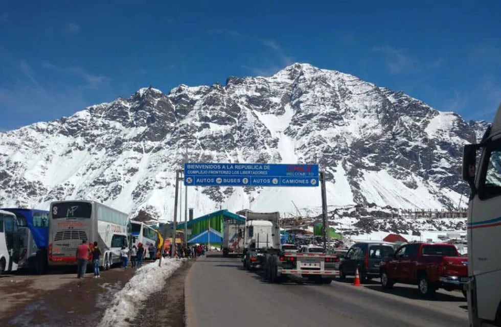 ¿Se podrá cruzar a Chile en auto desde Mendoza por el Paso Cristo Redentor este fin de semana? (Foto de Twitter @UPFronterizos).