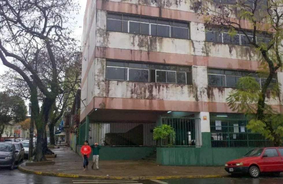 Colegio Martín de Moussy, un docente fue separado del cargo por conductas indebidas con una alumna.