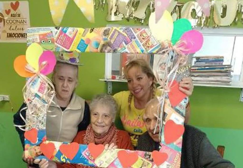 Lita, una de las abuelas del hogar, pudo festejar su cumpleaños número 80.