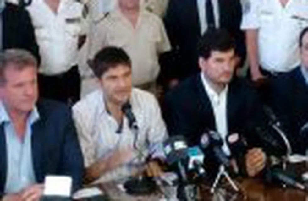 Pullaro compartió micrófonos con el secretario de Seguridad de la Nación, Eugenio Burzaco y con el intendente de Santa Fe, Josu00e9 Corral.