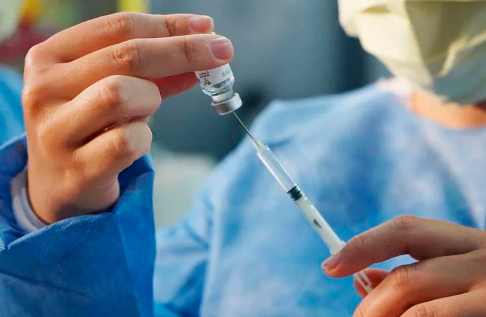 Europa detiene la comercialización de la vacuna de AstraZeneca por pedido del propio laboratorio. Foto: Los Andes