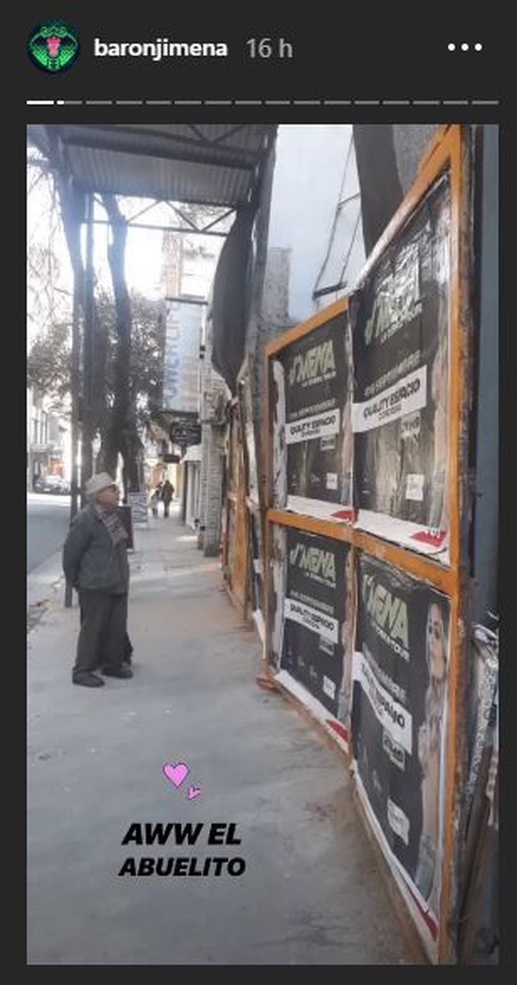 Jimena Barón se conmovió al ver a un abuelito mirando sus carteles (Foto: Instagram)