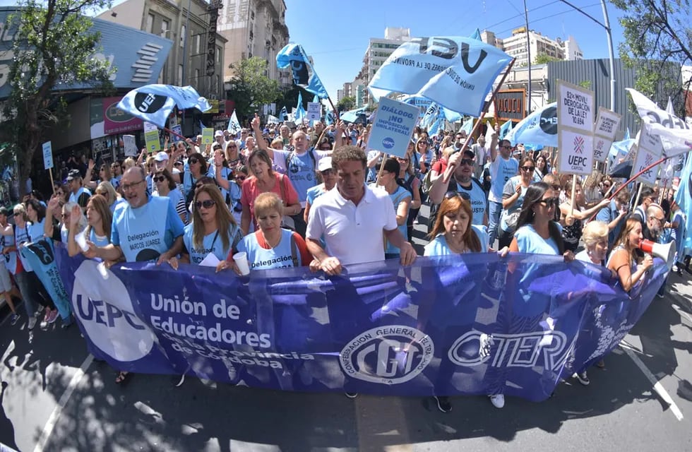 Uepc rechazó por unanimidad la propuesta salarial del gobierno de Córdoba y anunció cronograma de medidas.