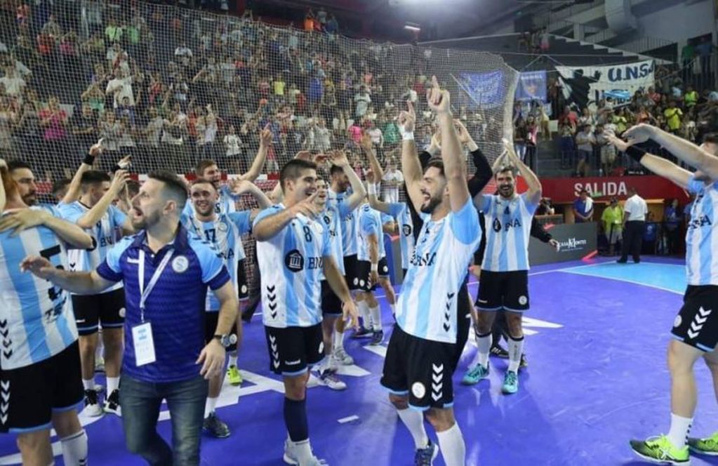El seleccionado masculino de handball se coronó campeón del Cuatro Naciones disputado en San Juan (Foto: Twitter/CAHandballARG)