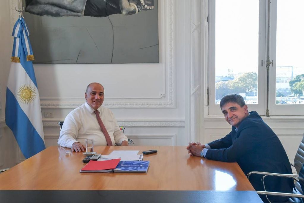 El jefe de Gabinete, Juan Manzur, encabeza la reunión con el Gabinete (Archivo)