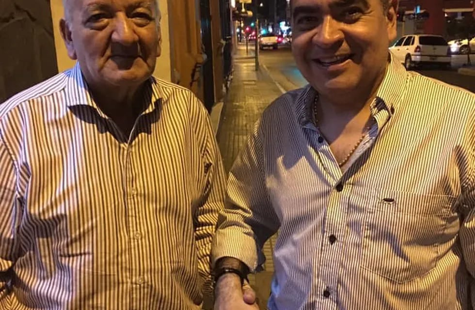 José Alfaro junto a su hijo Germán. (Facebook / Beatriz Ávila)