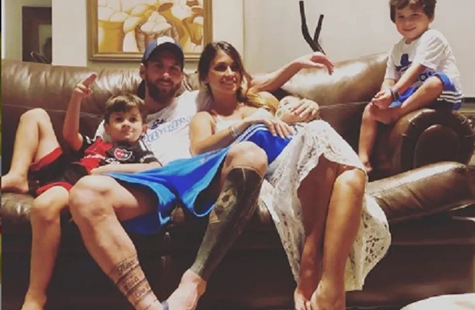 Antonela Roccuzzo junto a su familia durante el último domingo del 2018.
