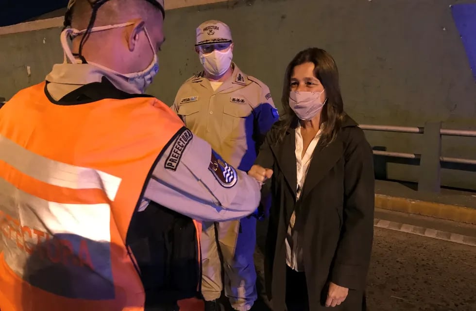 Sabina Frederic en Puente Pueyrredon durante los controles en Amba , en la ciudad de Buenos Aires. Foto Clarin