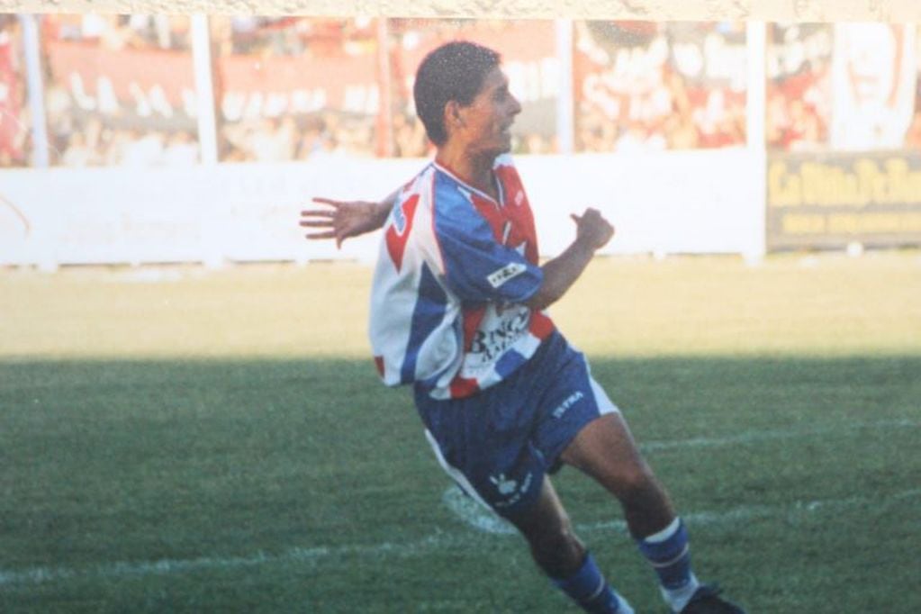 Damián Segovia, otro de goles claves en un ascenso histórico