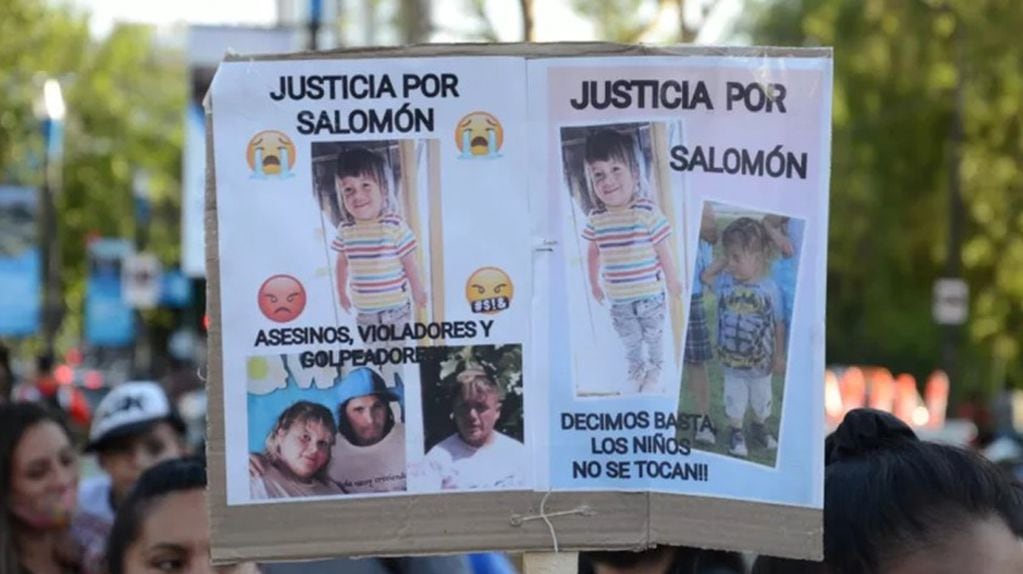 Neuquén marchó exigiendo justicia por Salomón, el pequeño de ods años asesinado (LMNeuquén: Maria Isabel Sanchez).