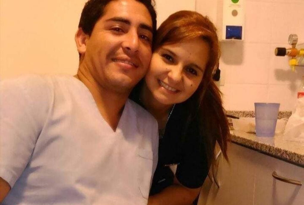 Dos enfermeros riojanos no ven a su hijo hace 40 días