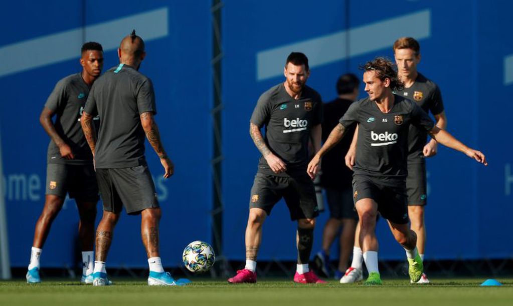 Lionel Messi se entrenó a la par de sus compañeros. (REUTERS)