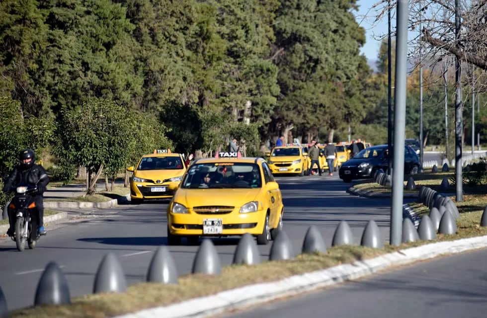 El aumento en taxis y remis será en dos tramos: junio y setiembre  (Ramiro Pereyra).